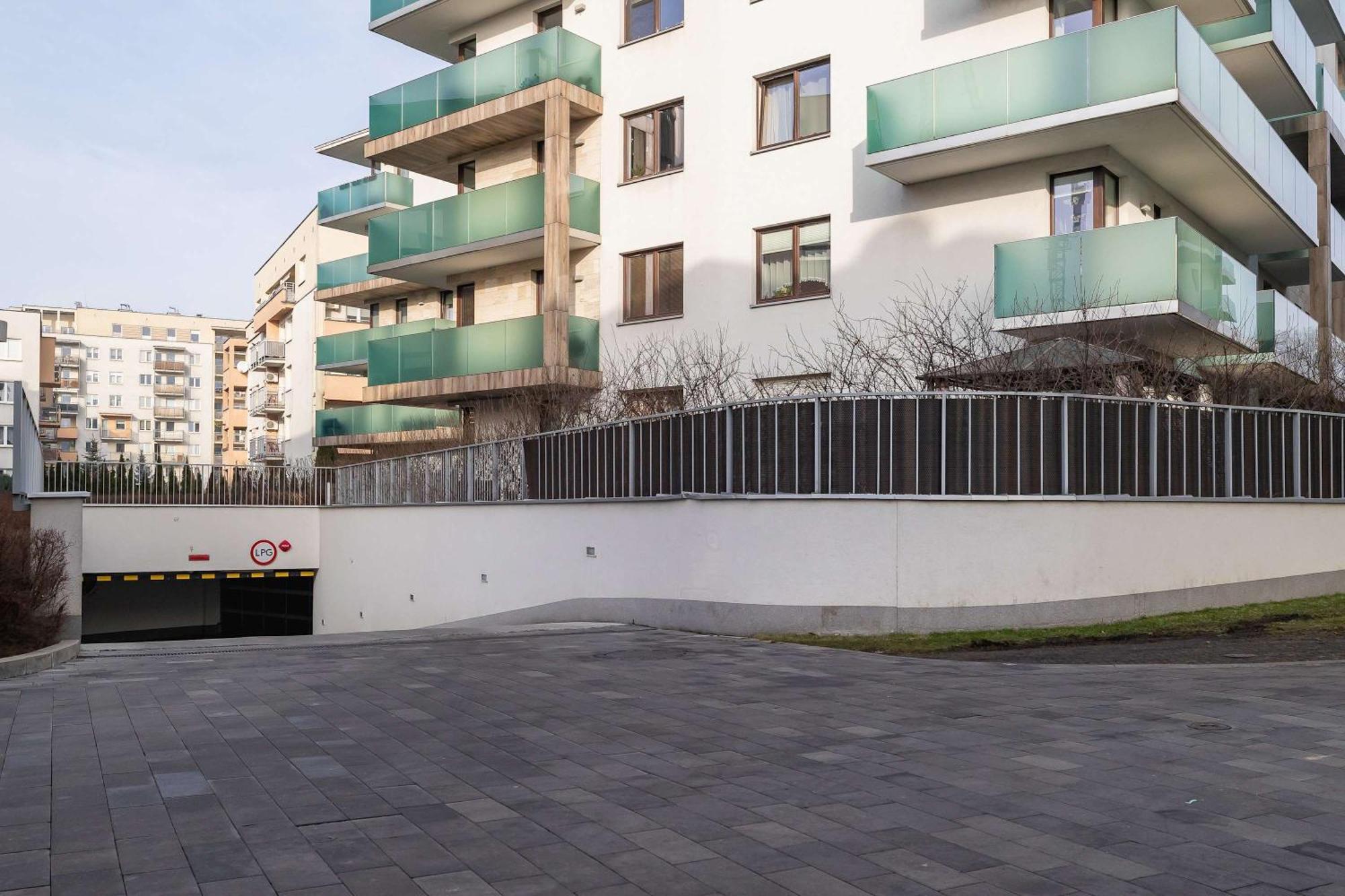 Cosy & Bright With Parking On The Cystersow Street By Renters Apartment Krakau